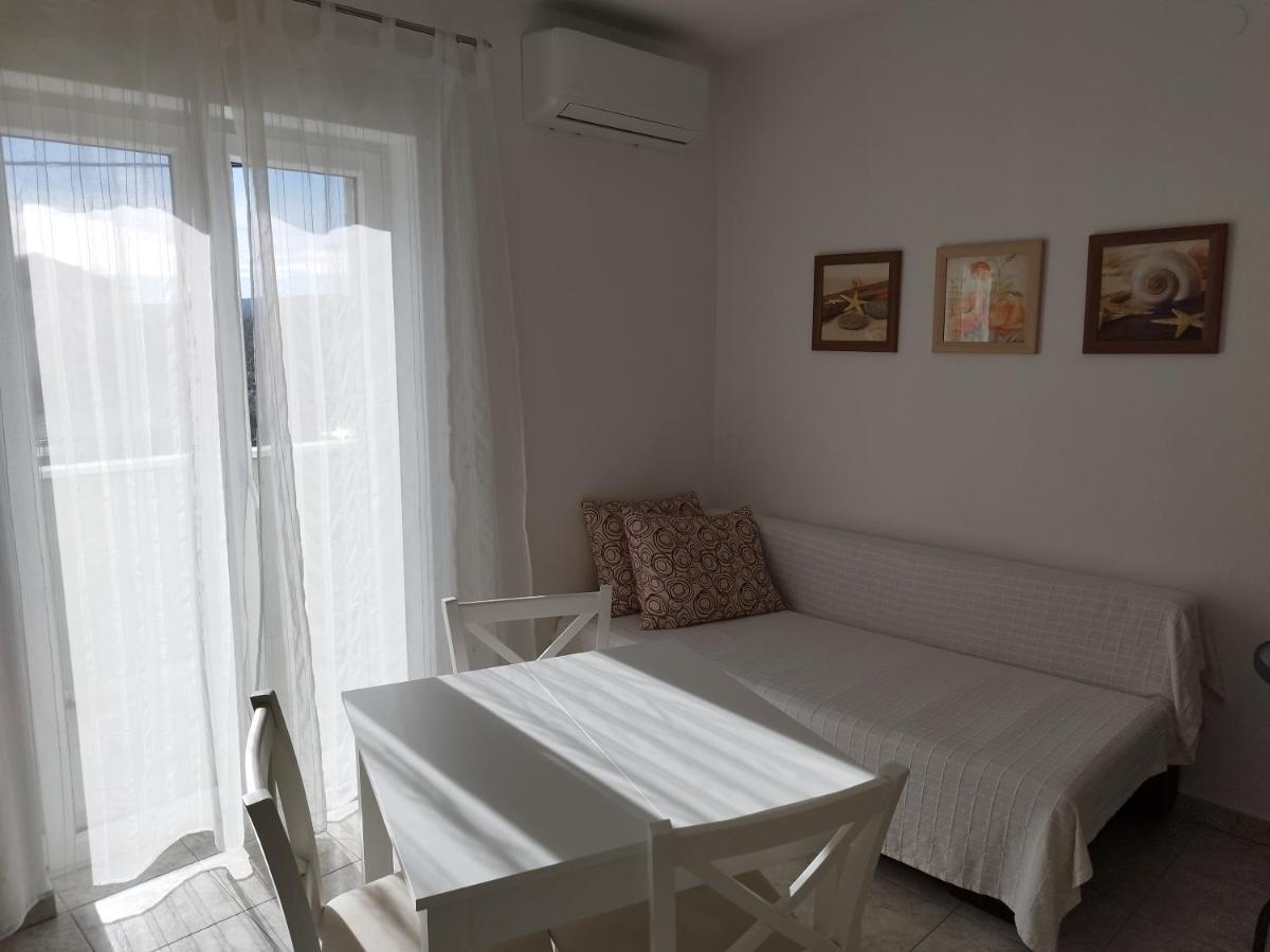 Apartments Valeria Kaštela Eksteriør bilde